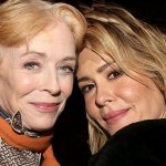 Sarah Paulson: "Sto con una donna ma non mi voglio etichettare" - Thumbnail