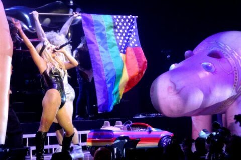 Kesha ritira il premio per la lotta contro le discriminazioni LGBT - kesha lgbt equality 7 1 - Gay.it