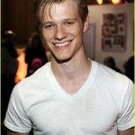 lucas_till_macgyver - Thumbnail