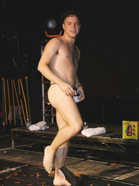 olly_murs_nudo_piedi