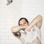 tayte_hanson_pornostar_doccia_nudo - Thumbnail