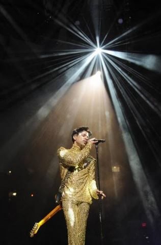 PRINCE_cantante_look