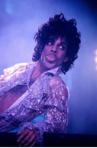 PRINCE_cantante_look