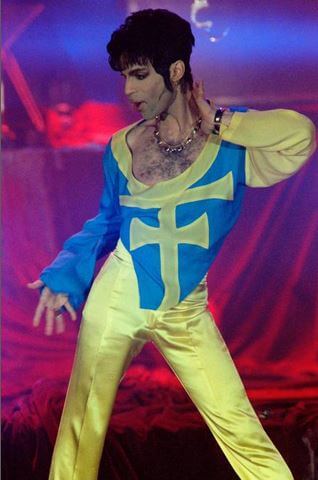 PRINCE_cantante_look