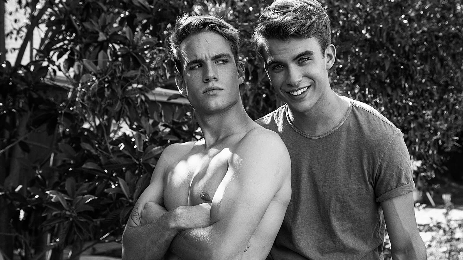 austin_aaron_rhodes_fratelli_gemelly_gay_youtubers_hot_nudi
