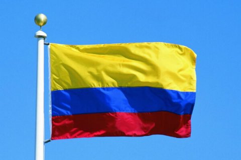 Colombia, la Corte Costituzionale chiede l'identità non binaria sui documenti - colombia bandiera lgbt - Gay.it