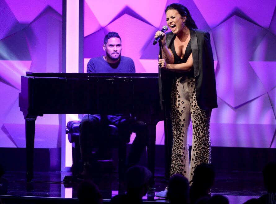 demi_lovato_live_glaad_2016_stone_cold