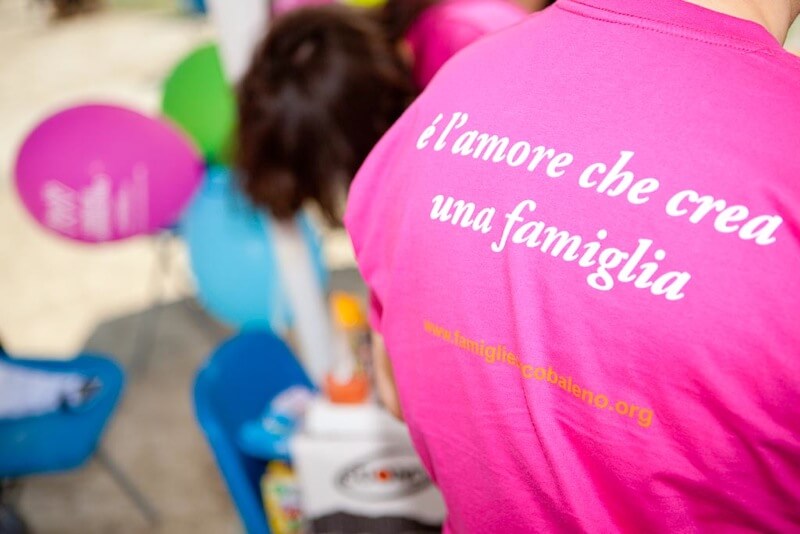 Napoli, Italia. La festa delle famiglie. Con la partecipazione di Famiglie Arcobaleno (C) 2010 Luca Scabbia / Emblema