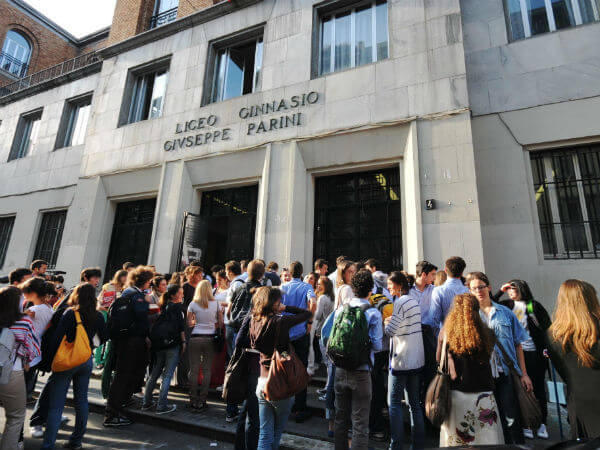Milano: prof insulta i gay in classe, scatta la rivolta al Parini