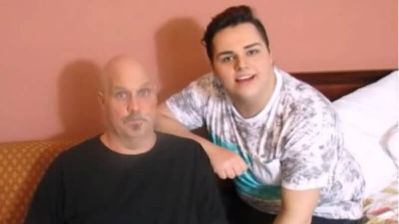 YouTuber trasforma il padre … in una drag queen!