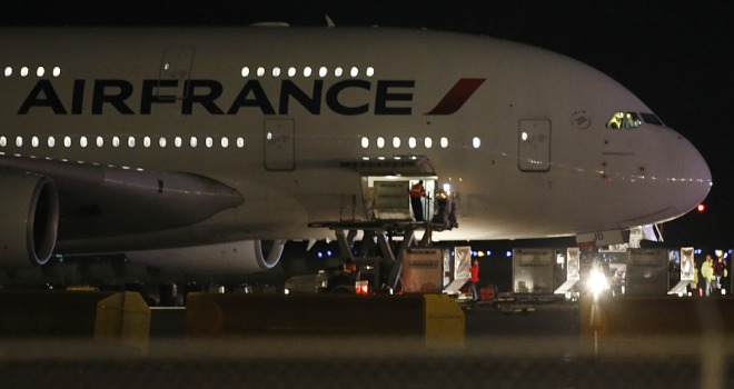 steward_gay_protestano_per_le_rotte_di_air_france_in_iran