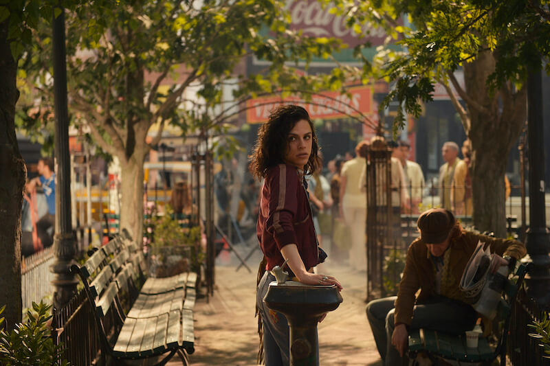 Vivide, vibranti, 70's: le più belle immagini dal set di Stonewall