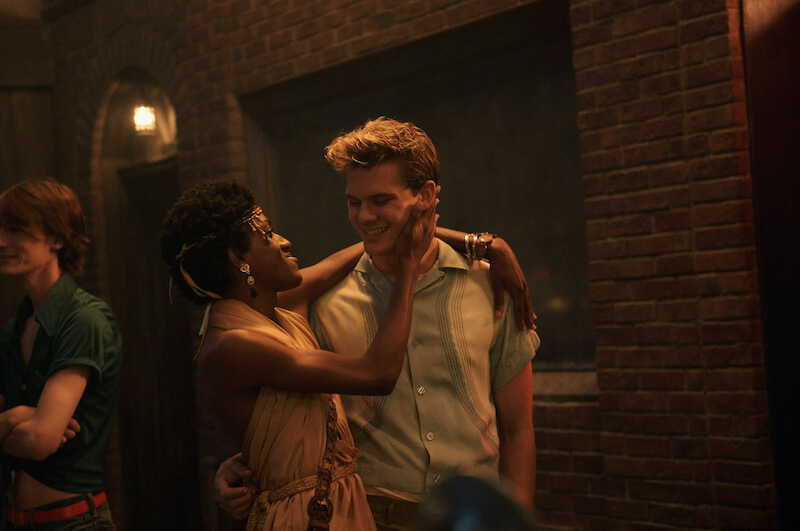 Vivide, vibranti, 70's: le più belle immagini dal set di Stonewall