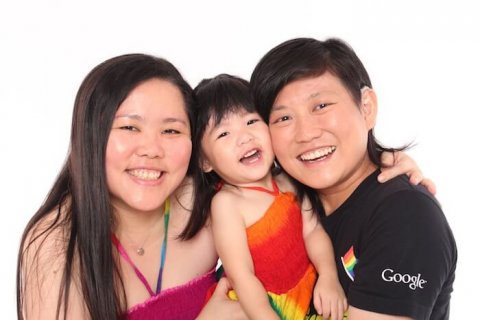 Coppia lesbica a Singapore: una battaglia quotidiana - the chiongs - Gay.it