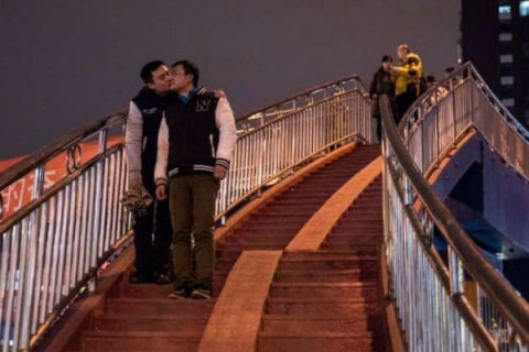 Cina: il tribunale dice no al matrimonio gay, ma la battaglia va avanti - unioni gay in cina sun wenlin hu mingliang base - Gay.it