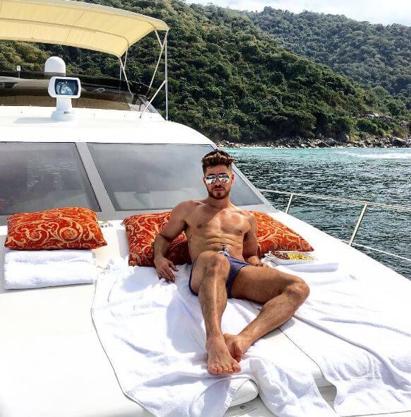Cheyenne_parker_modello_gay_fisico_piedi
