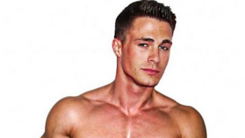 Colton Haynes augura un felice #NationalSendaNudeDay su Instagram