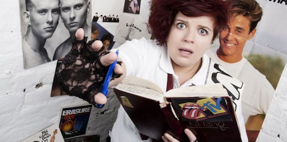 ragazza lesbica che nasconde il suo diario segreto delle superiori