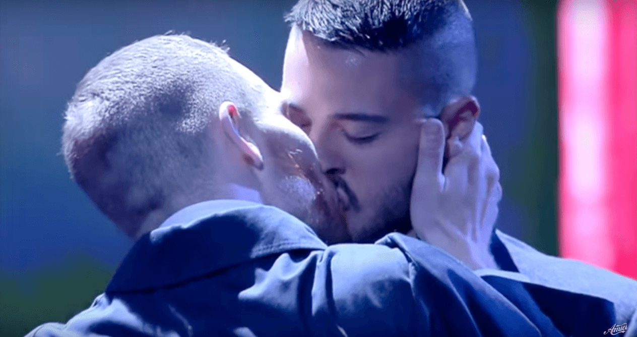amici_giuseppe_giofrè_bacio_gay