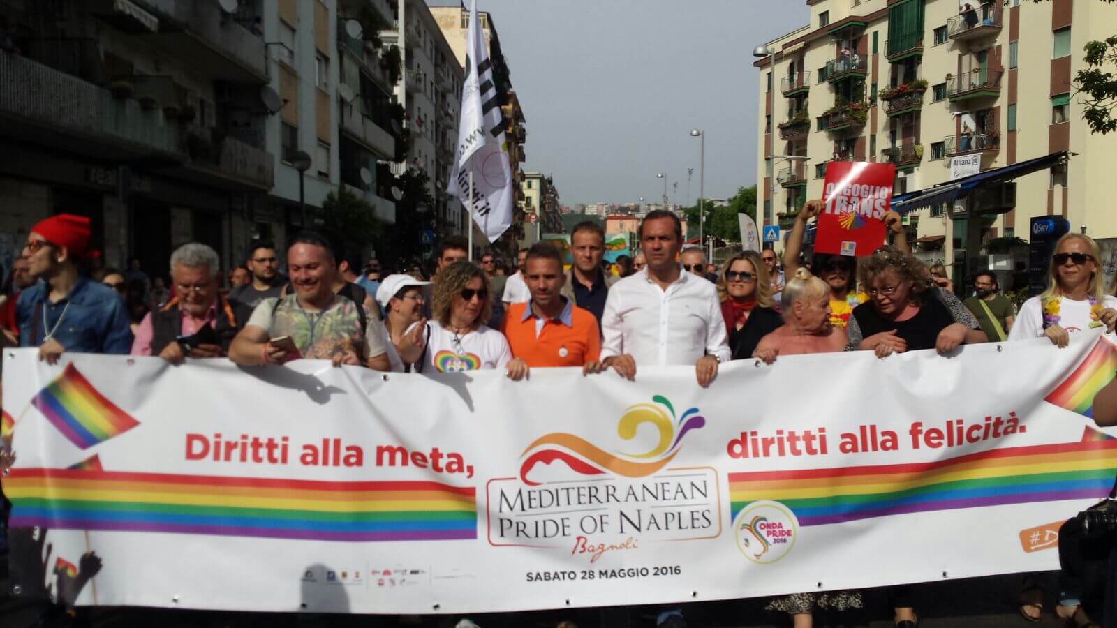 De Magistris in marcia al Pride di Napoli