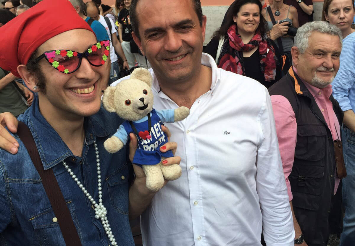De Magistris in marcia al Pride di Napoli