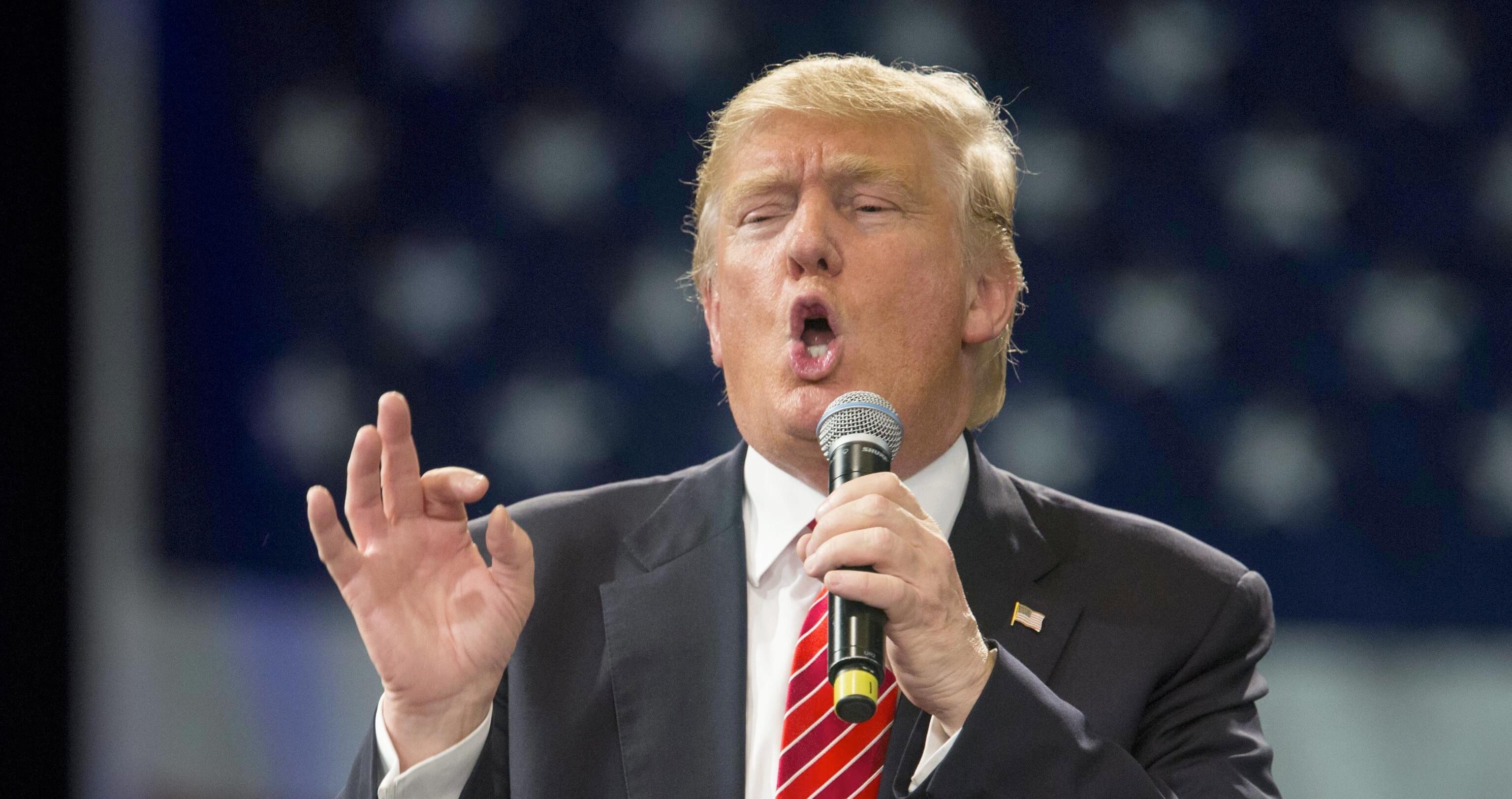 Donald Trump da buffone a candidato alla Casa Bianca: ciò che è indecente può diventare decente?