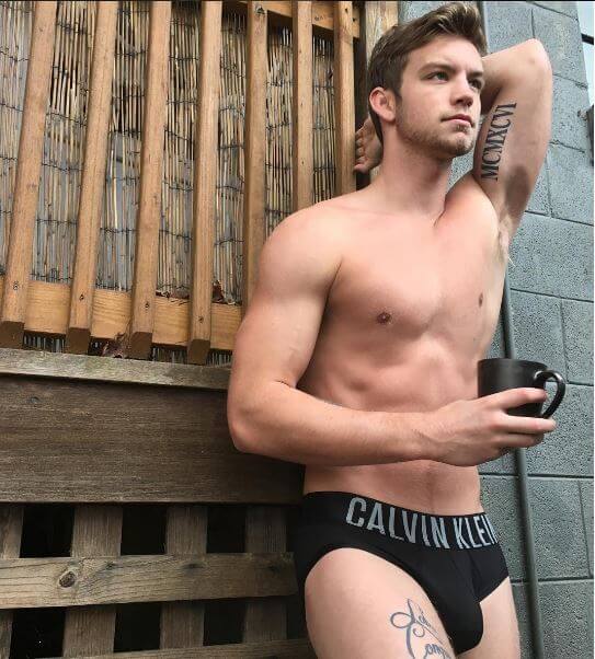 dustin_mcneer_fisico_sexy_ANTM