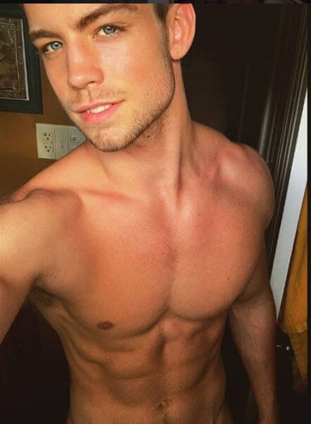 dustin_mcneer_fisico_sexy_ANTM