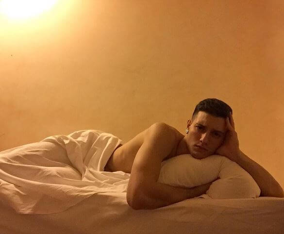 gabriele_esposito_amici_15_nudo
