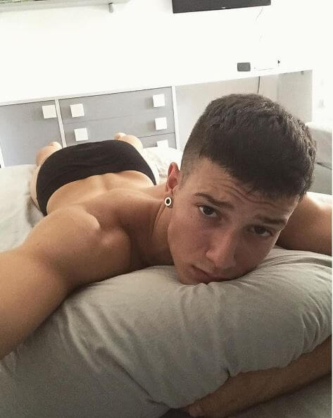 gabriele_esposito_amici_15_nudo