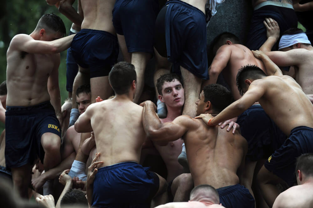 Herndon: la scalata di cadetti più omoerotica al mondo