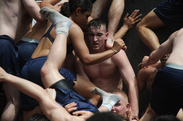 Herndon: la scalata di cadetti più omoerotica al mondo