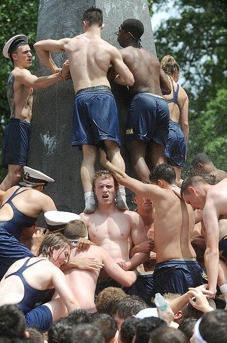 Herndon: la scalata di cadetti più omoerotica al mondo