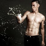 Le foto scandalo apparse, e poi scomparse, del cantante vietnamita Ho Vinh Khoa - Thumbnail