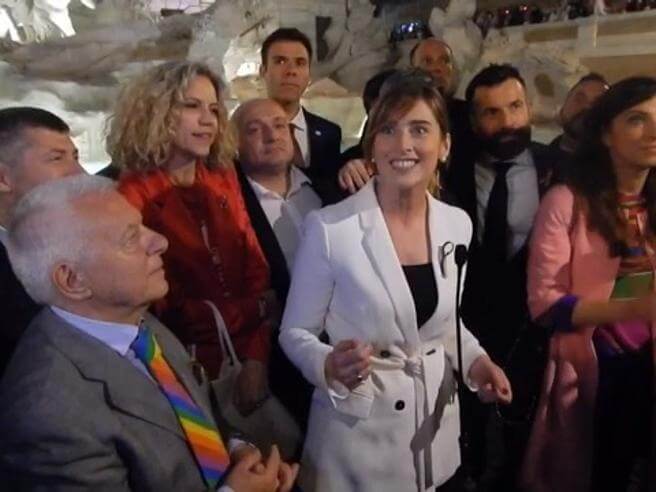 Il discorso di Maria Elena Boschi alla Fontana di Trevi