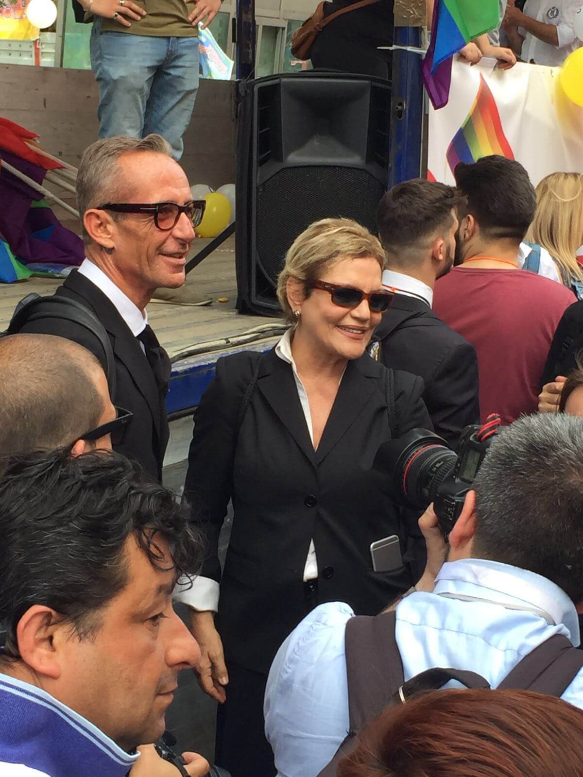 De Magistris in marcia al Pride di Napoli