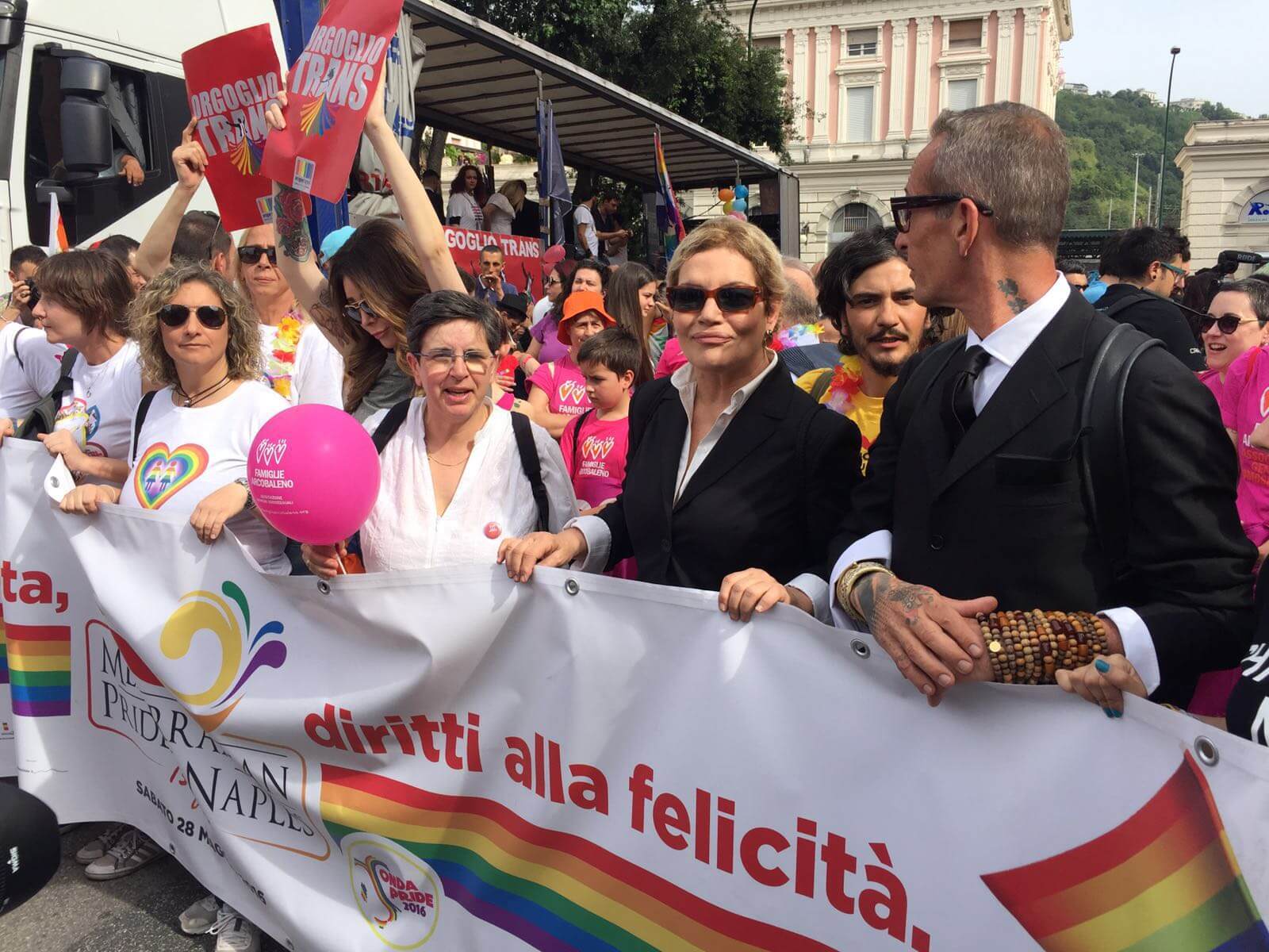 De Magistris in marcia al Pride di Napoli