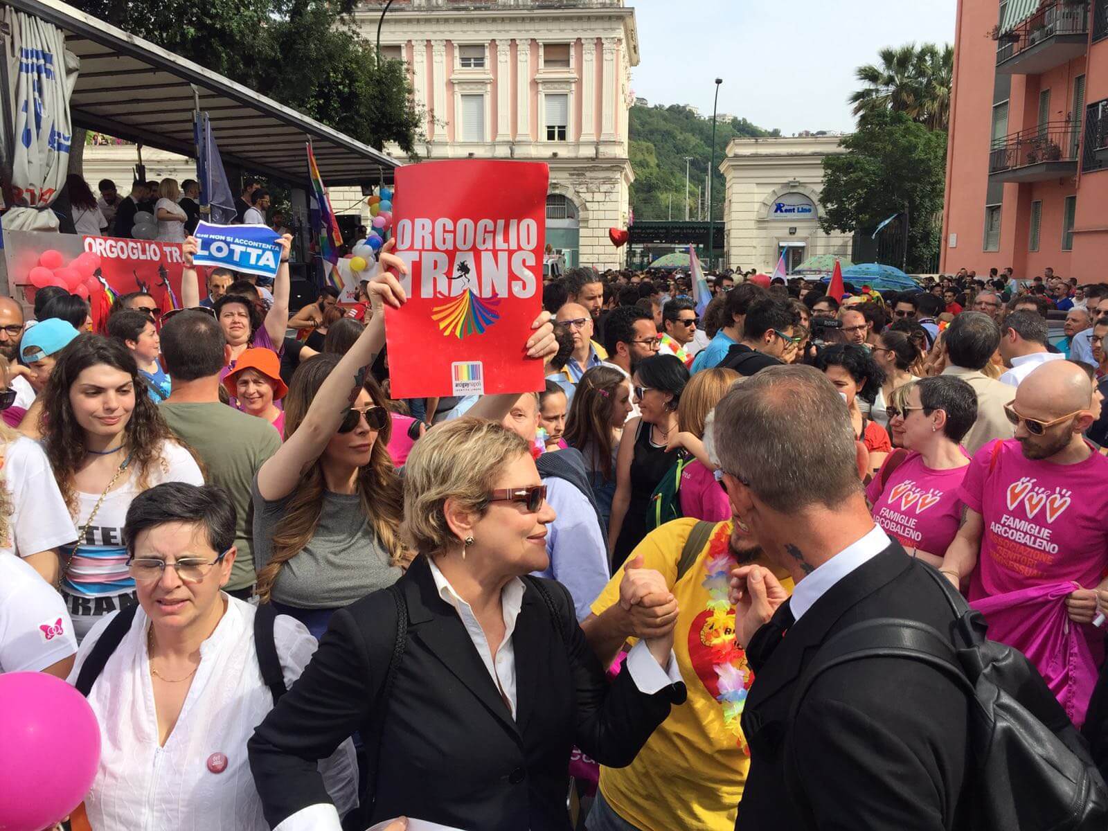 De Magistris in marcia al Pride di Napoli