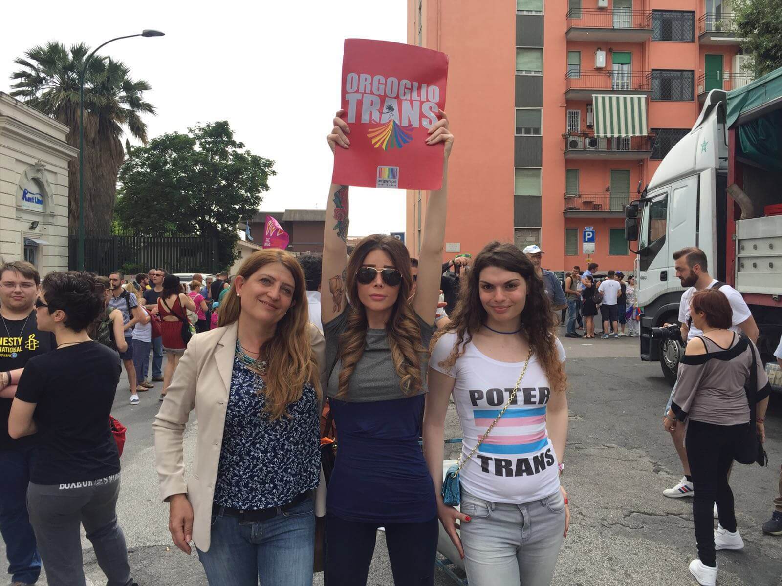 De Magistris in marcia al Pride di Napoli