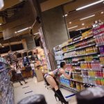 Cina: Sister Tomato al supermarket in tacco e lingerie - Thumbnail