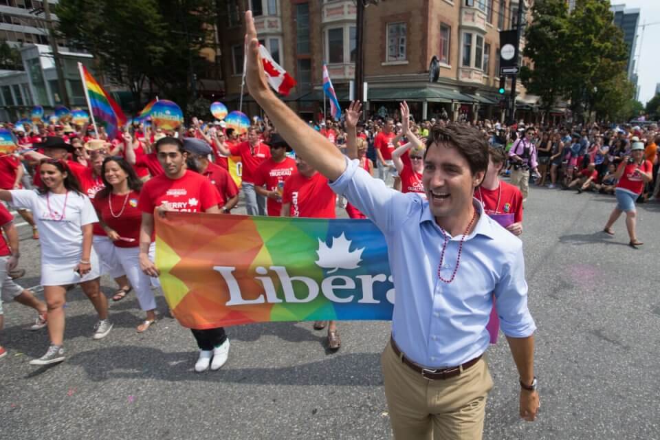 Canada: emanata una legge contro la transfobia - trudeau pride - Gay.it