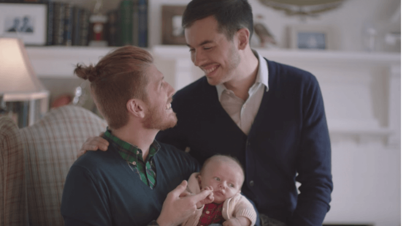 Il bellissimo spot con famiglie LGBT di Tylenol