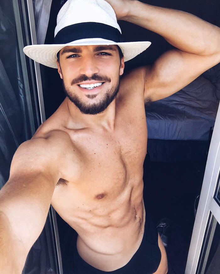 Mariano-di-vaio-pacco-mutande-sexy-muscoli