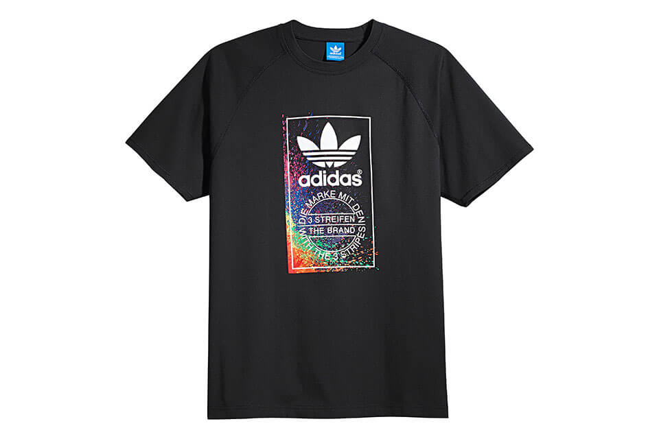 Schizzi di arcobaleno sulle sneaker