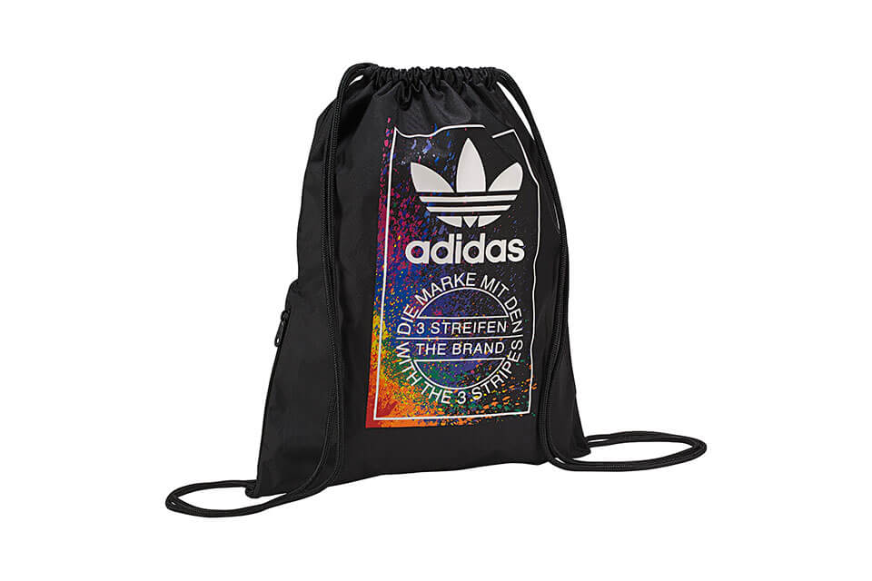 Schizzi di arcobaleno sulle sneaker