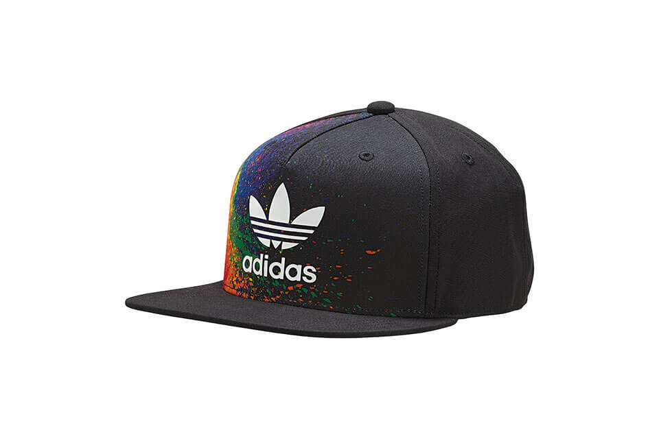 Schizzi di arcobaleno sulle sneaker