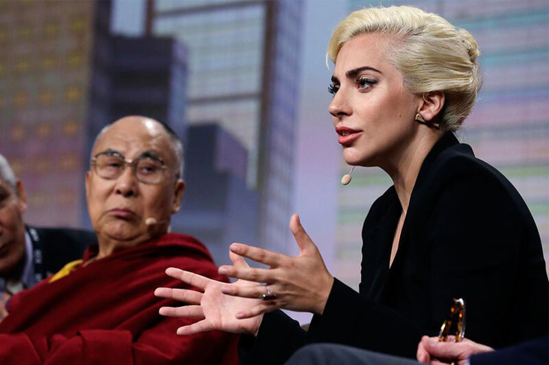 Lady Gaga bandita dal territorio cinese per aver incontrato il Dalai Lama - lady gaga dalai lama - Gay.it
