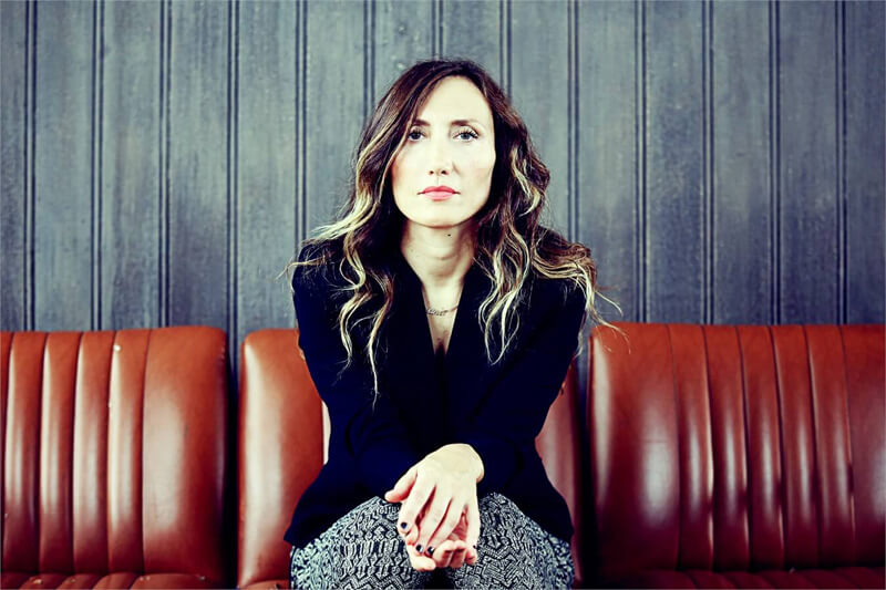 “Sono libera e canto solo per chi non si arrende”. Intervista a Marina Rei