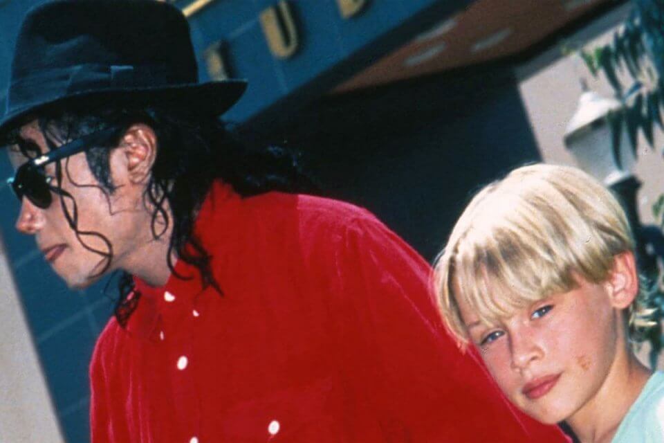 I ritrovamenti pornografici nella villa di Michael Jackson - michael - Gay.it