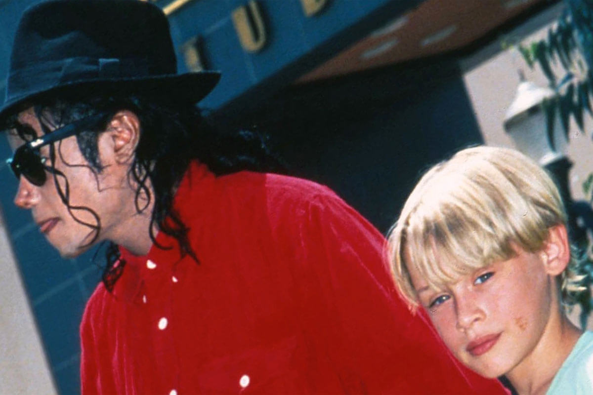 I ritrovamenti pornografici nella villa di Michael Jackson